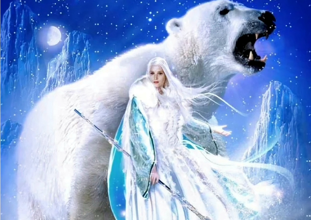 Снежный посох, которым она управляла зимой, погодой и даже мишке отдавала приказы. А он в нее между прочим был тайно влюблен
