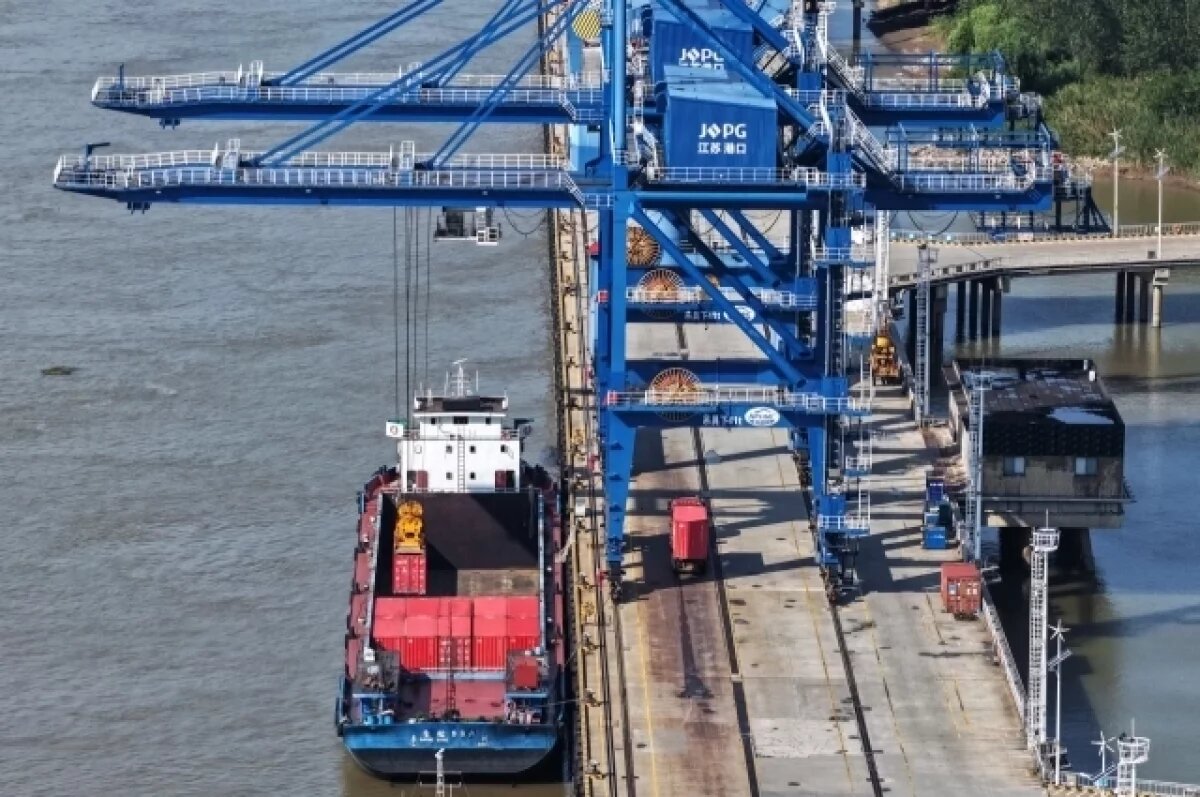    В Китае 8 человек пропали без вести после столкновения двух судов