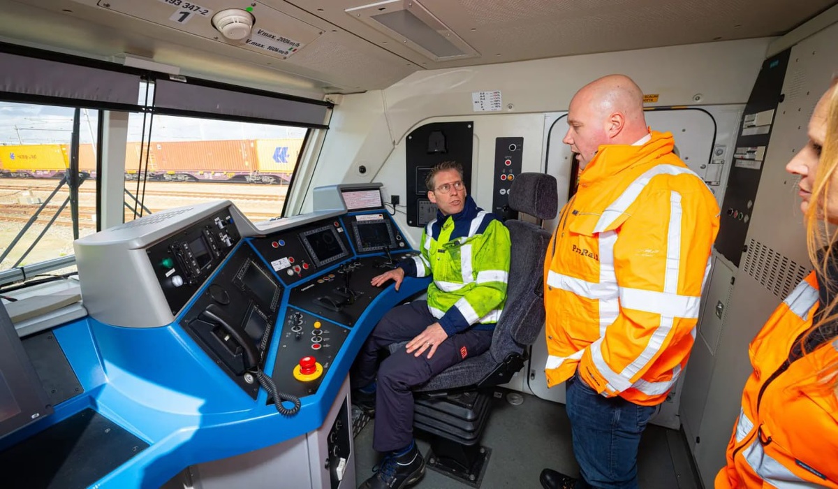 Кабина машиниста магистрального электровоза Vectron с функцией беспилота в Нидерландах. Источник: ProRail
