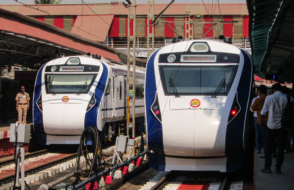 Электропоезда Vande Bharat. Источник: Sahil Kamdi/flickr