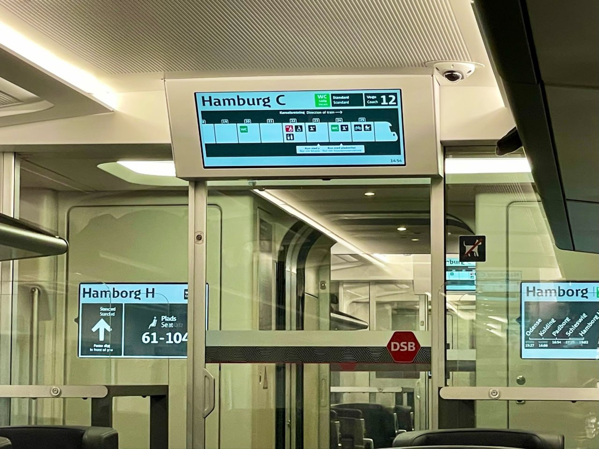 Системы информирования в скоростном поезде Talgo 230 для DSB. Источник: AndreasWiede/X