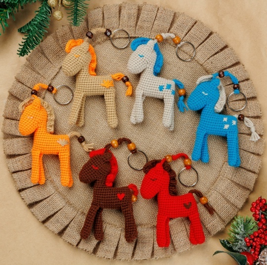 подарок/символгода2026/вязанаялошадка/талисманнаудачу