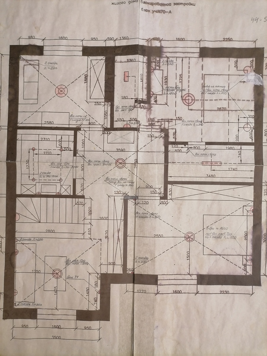 "Рабочий" чертеж с расстановкой мебели и электрикой. Ему пришлось не легко)