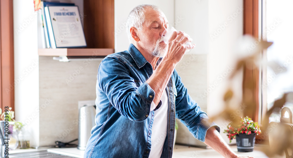 Почему во рту всё время сухо? И что с этим делать