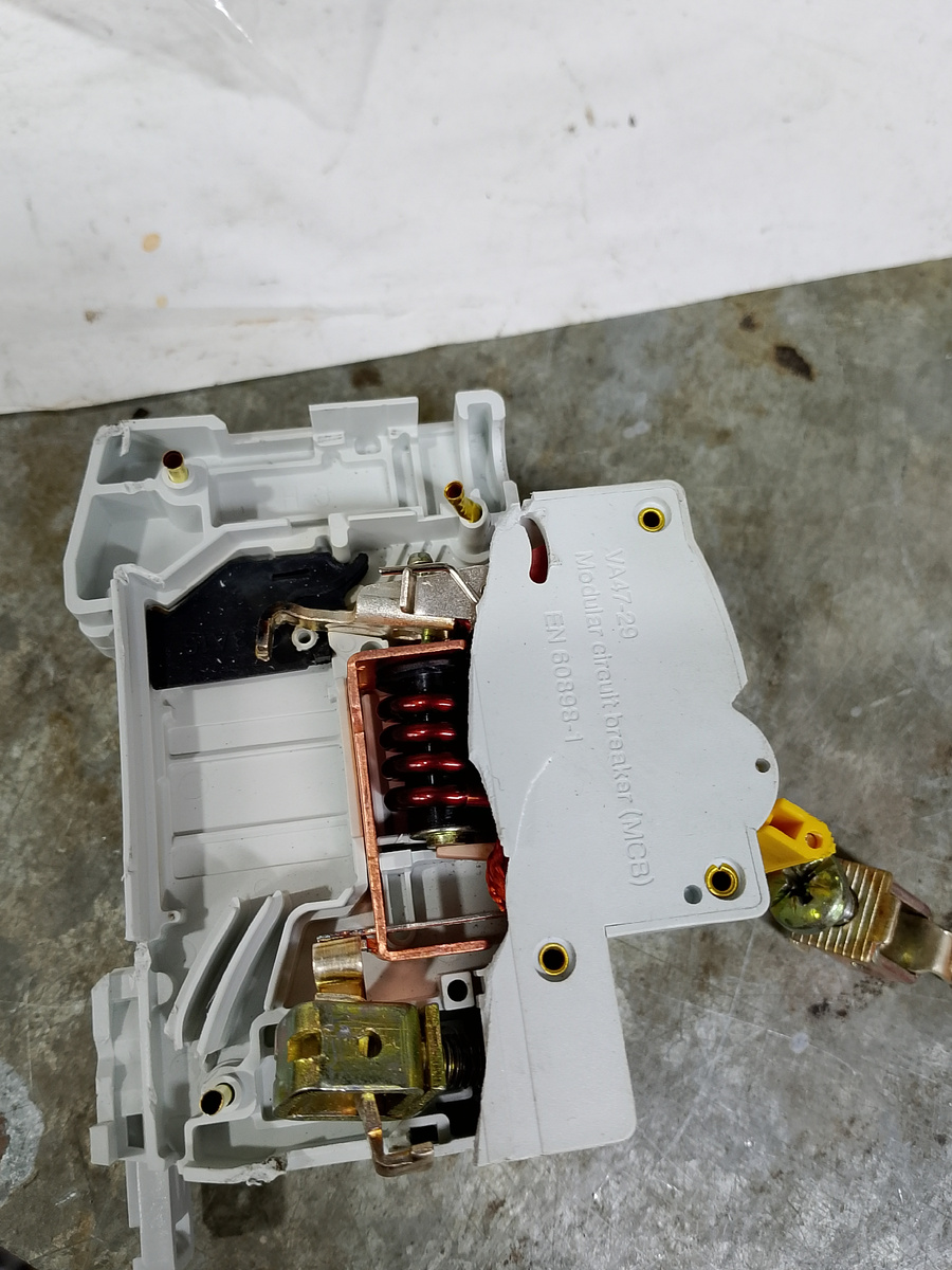 Разобранный автомат. Фото автора