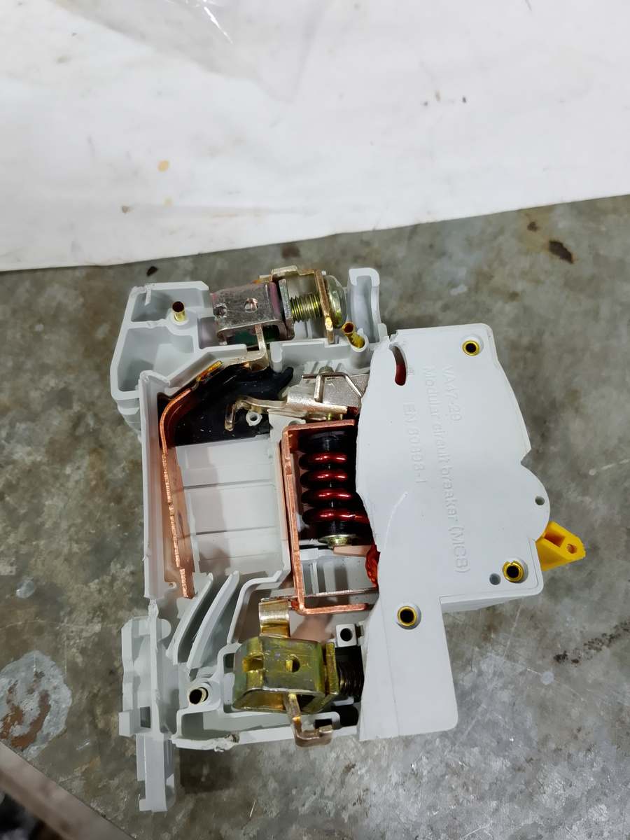 Разобранный автомат. Фото автора.