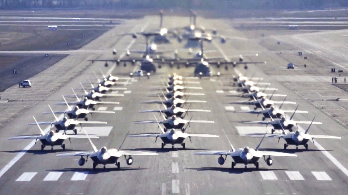 F-22 на Аляске