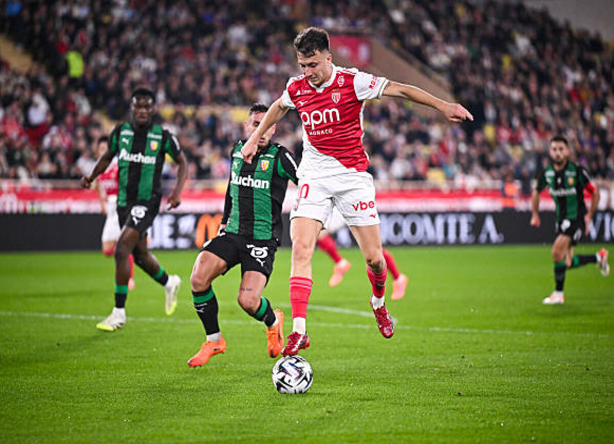     Во Франции о прокомментировали игру Головина в матче с «Лансом»