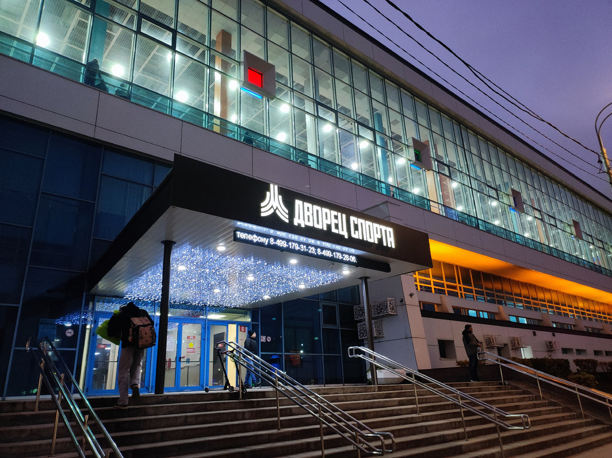 Дворец спорта очень красивый. Прямо у выхода из м. Текстильщики.