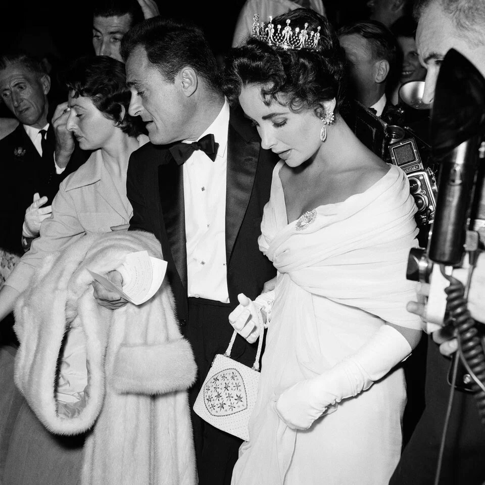 Майк Тодд и Элизабет Тейлор на 10-м Каннском кинофестивале, 1957 год. Листаем >