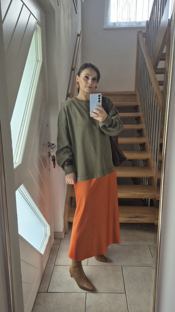 С этим свитшотом я эту юбку уже носила. 