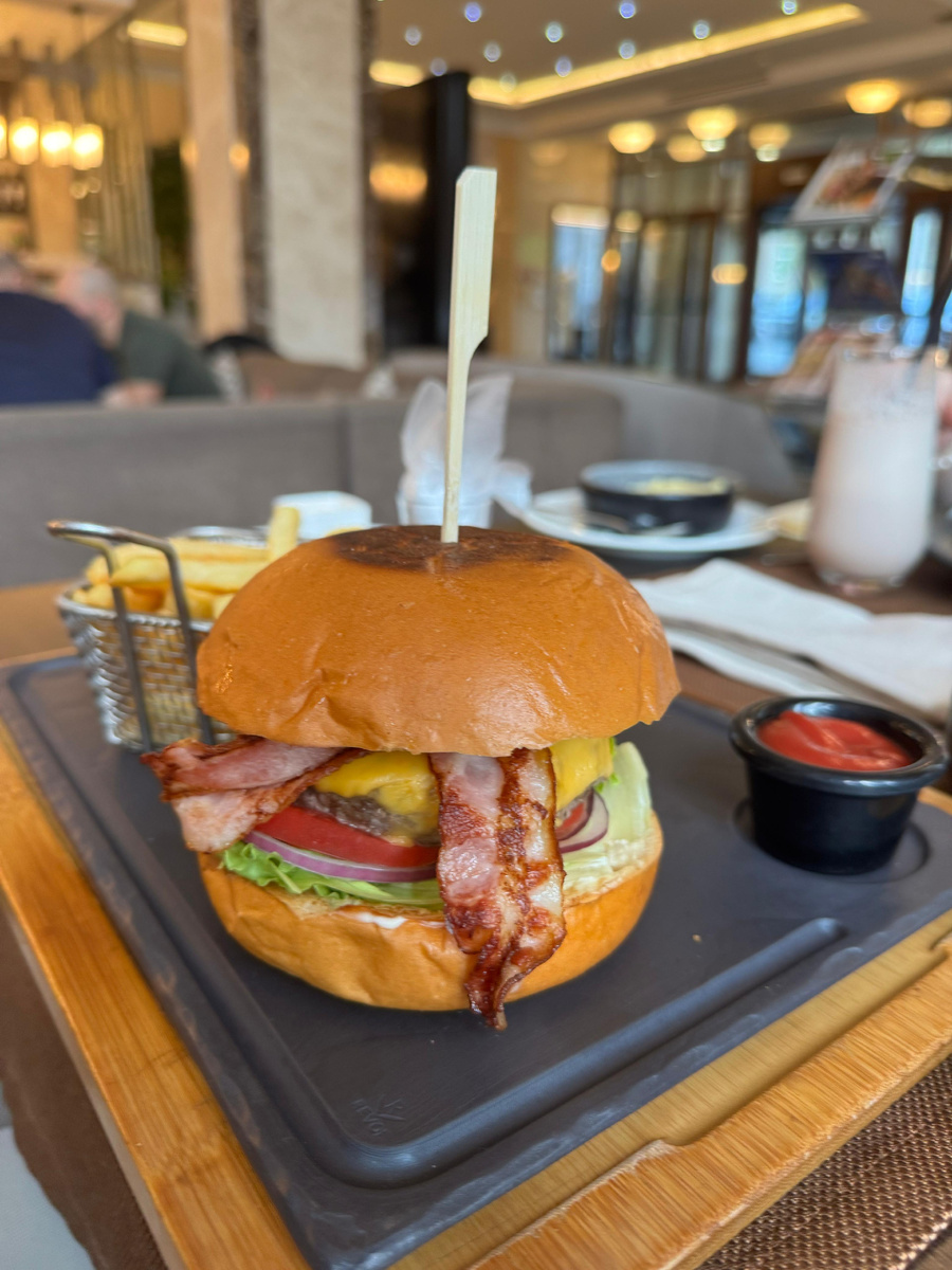 Подаётся с фри