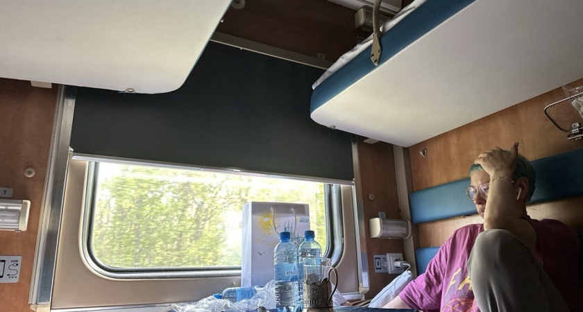    Имеет ли проводник на это право и можно ли вообще выкупать купе целиком?