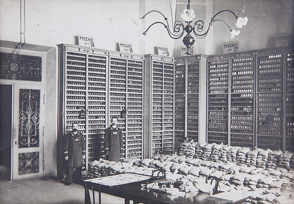 Государственный банк в Санкт-Петербурге, начало ХХ века, кладовая монет и слитков, куда свезли больше половины золотого запаса России (в пересчете на царский золотой рубль на тот момент это составлял около 1,1 млрд рублей). Источник: Музей Банка России museum.cbr.ru/