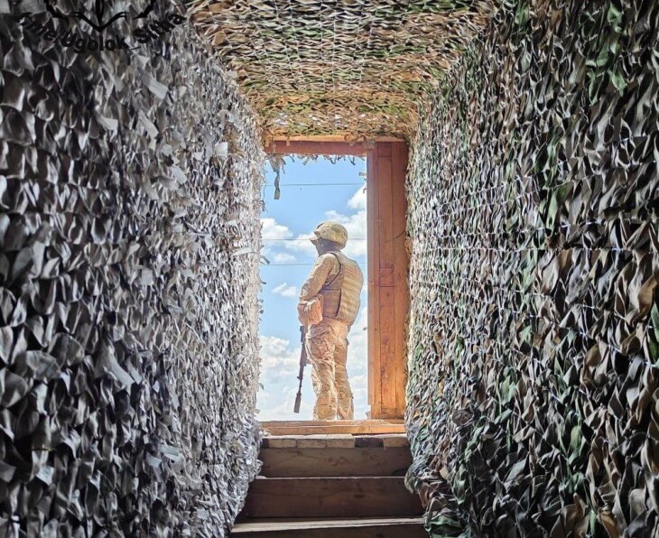     Российский военнослужащий в зоне СВО. Источник: t.me/Tristatridzatri.