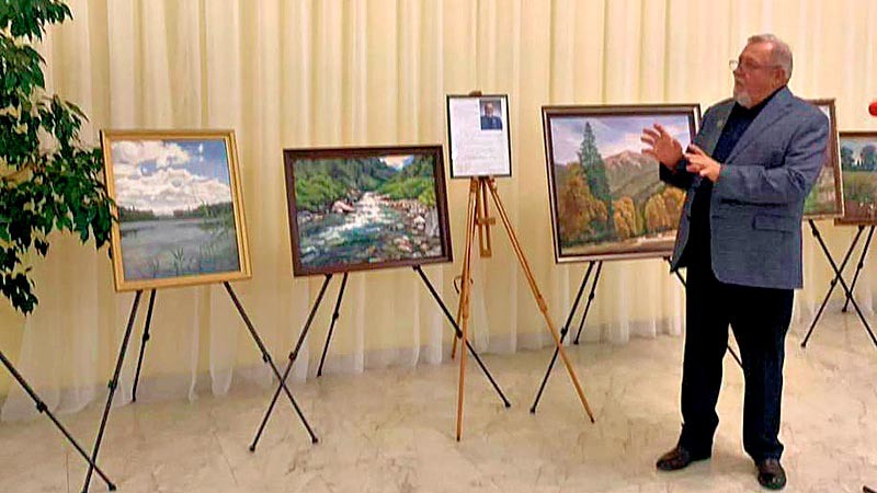    Встреча с прекрасным: в Родниковском Дворце культуры открылась выставка Владимира Чайка