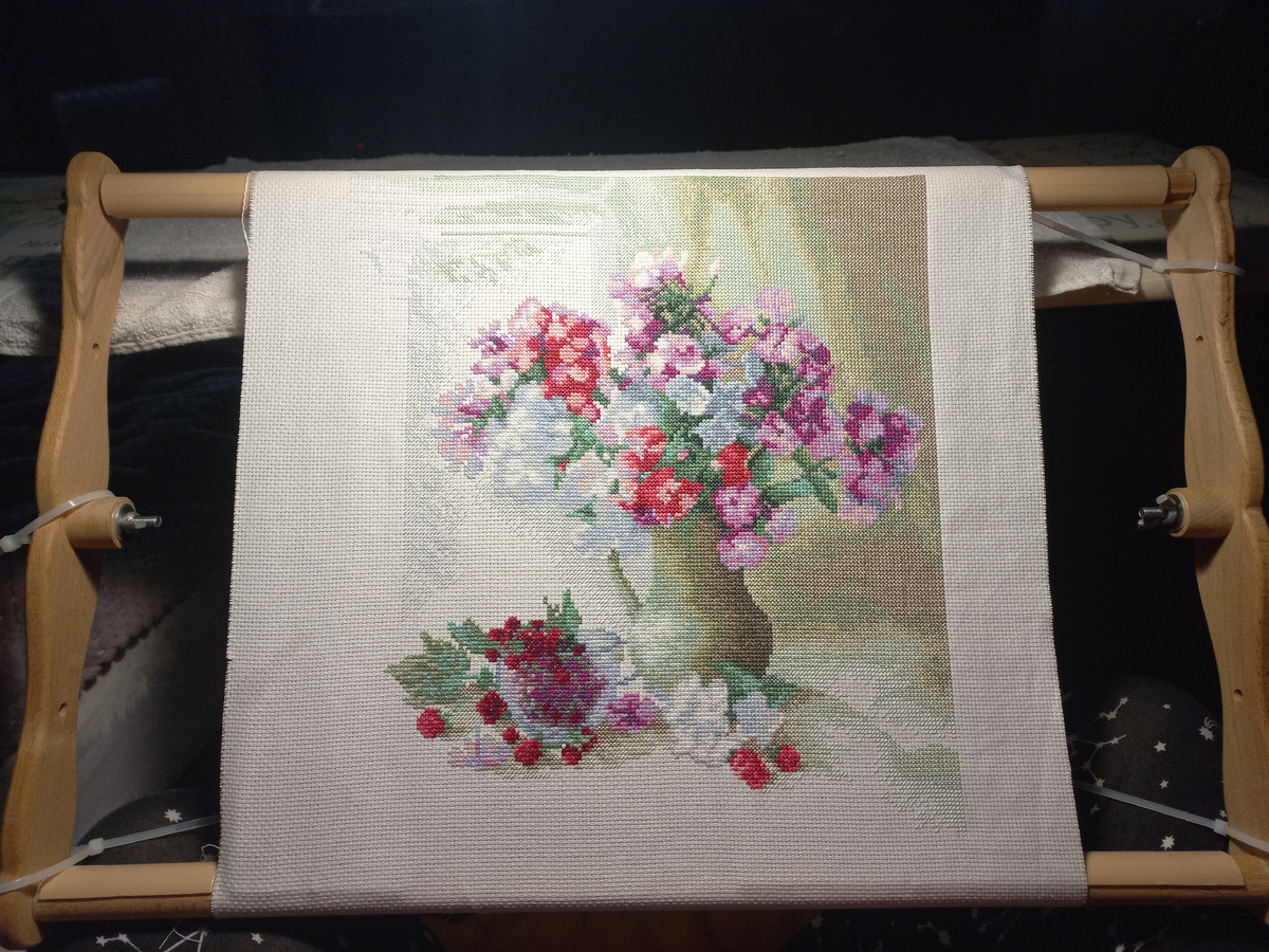 Готовая (без бэкстича) работа на набору фирмы Панна Ц-1184 "Флоксы", 12 октября 2025 года