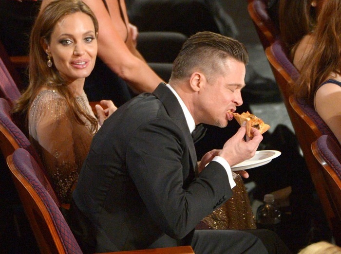 Фото знаменитостей кушающих пиццу