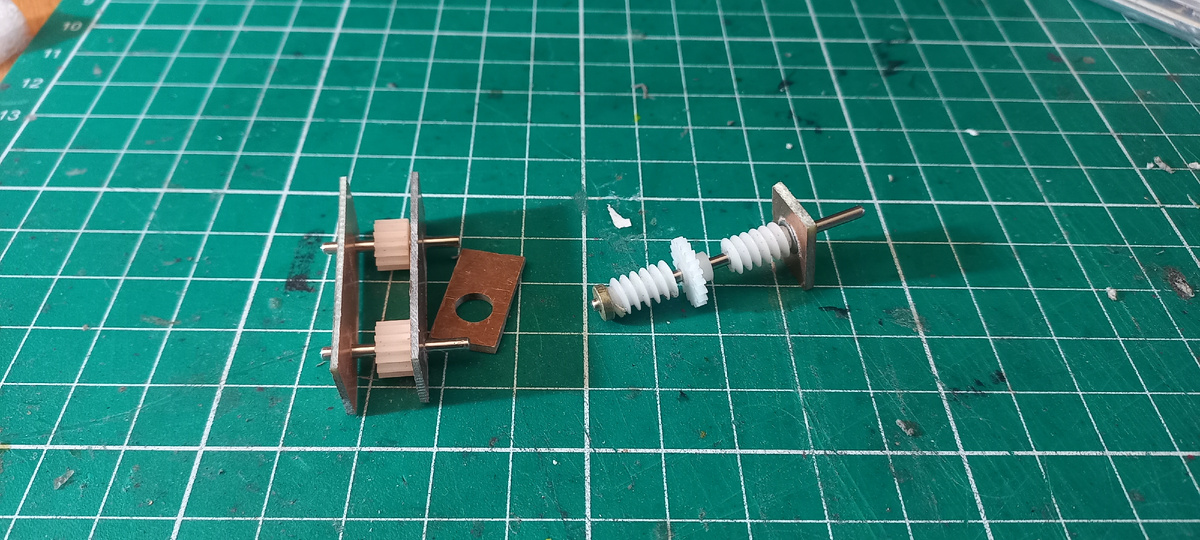 Изготовление одной движущейся тележки тендера.