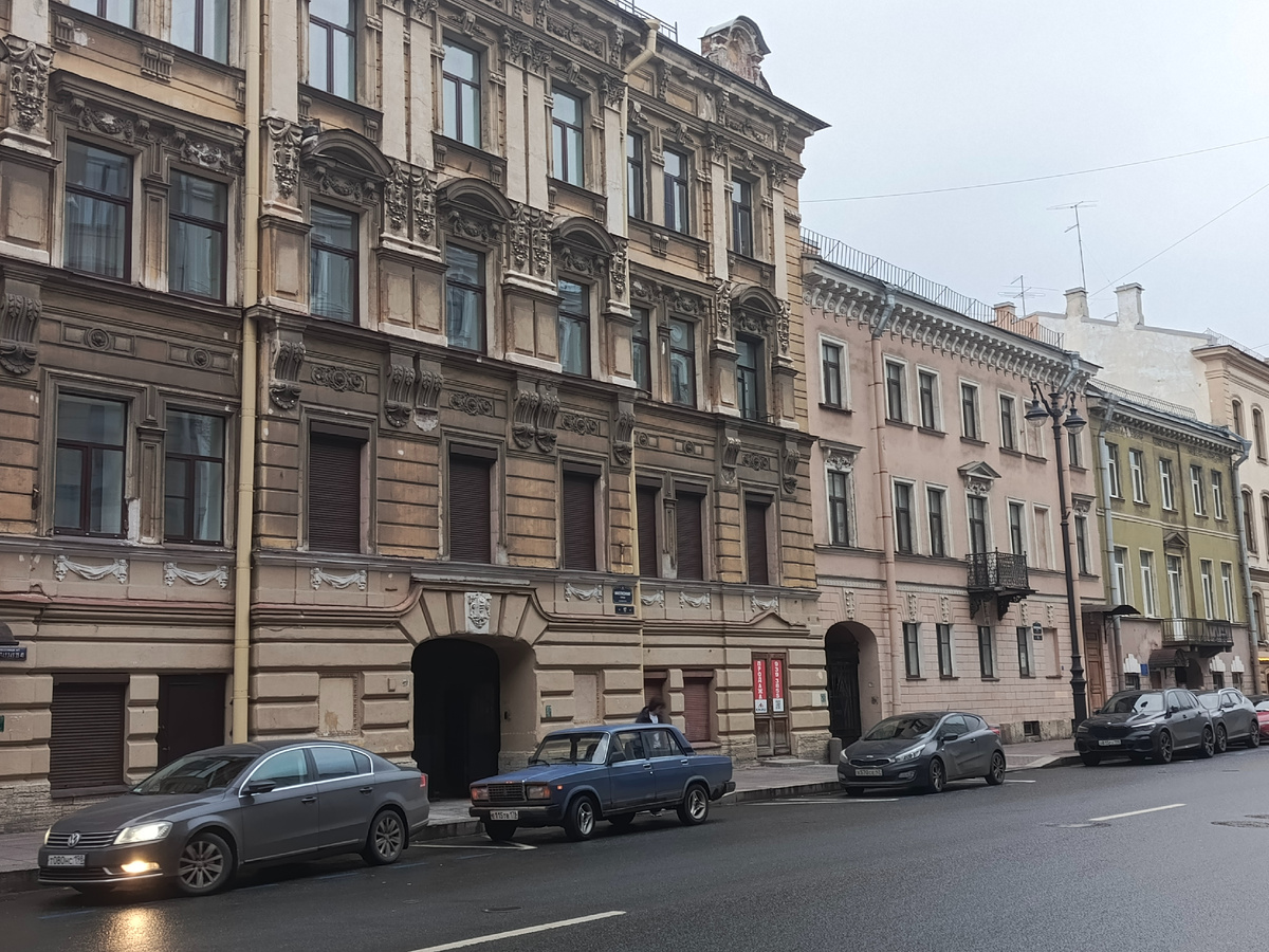 Миллионная улица. Дома 17, 19, 21. 