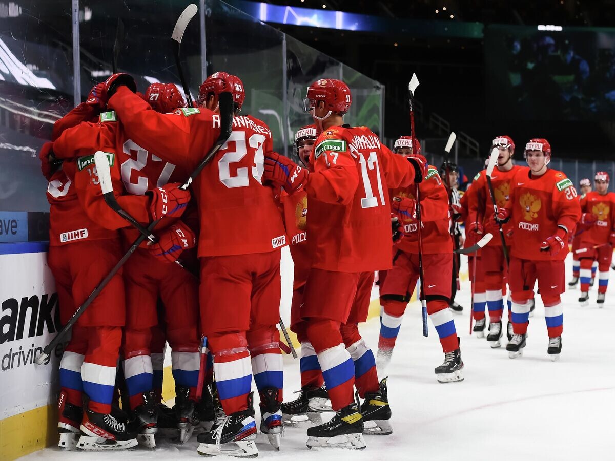    Молодежная сборная России по хоккею на чемпионате мира в Эдмонтоне© Matt Zambonin