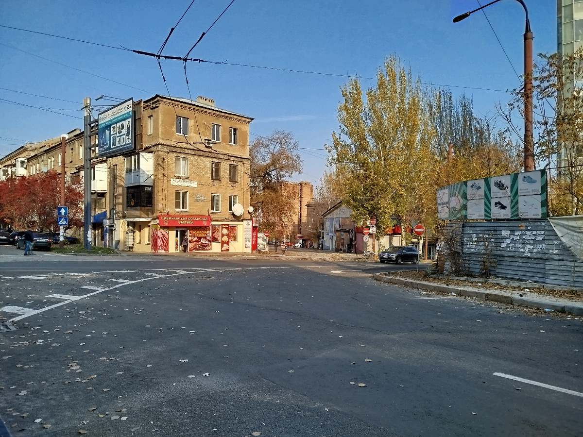 Поворот трамвайного маршрута №1 на проспекте Гурова.