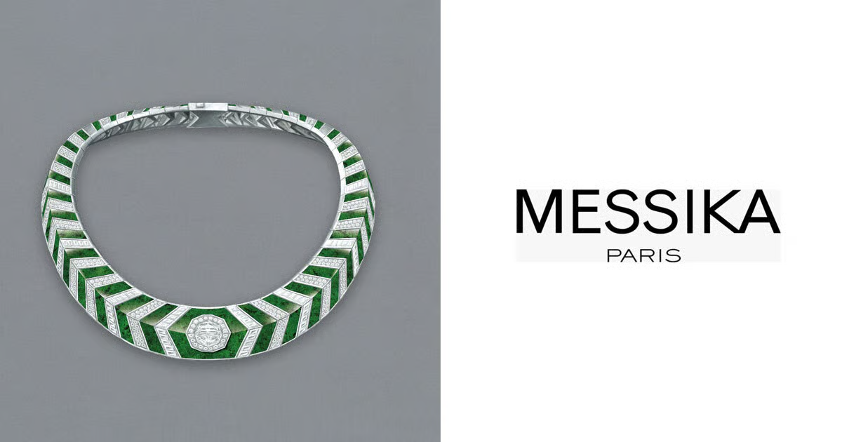 колье из малахита и бриллиантов, вершина виртуозности, украшено бриллиантом LV Monogram Star весом 10,56 карата и бразильским изумрудом грушевидной формы редкой чистоты весом 30,75 карата.