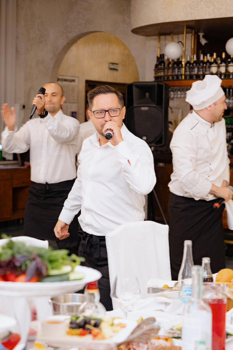 Фото взято с сайта: https://www.поющиеофицианты.москва/