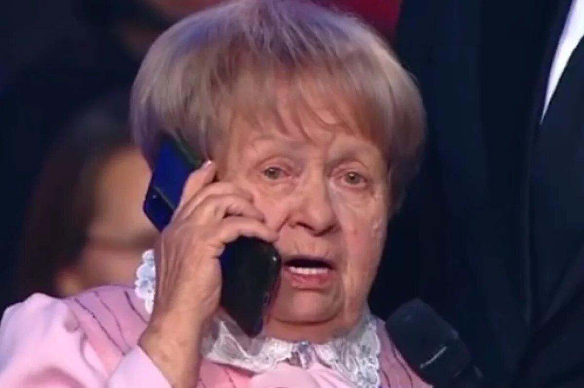    Путин поздравил Пахмутову с днем рождения во время концерта