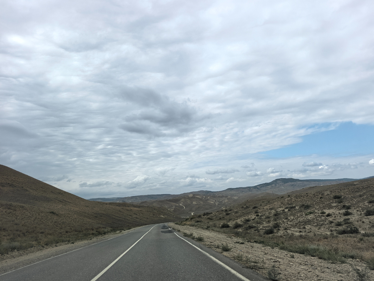 Дорога к крепости «Семи братьев и одной сестры». Фото автора канала