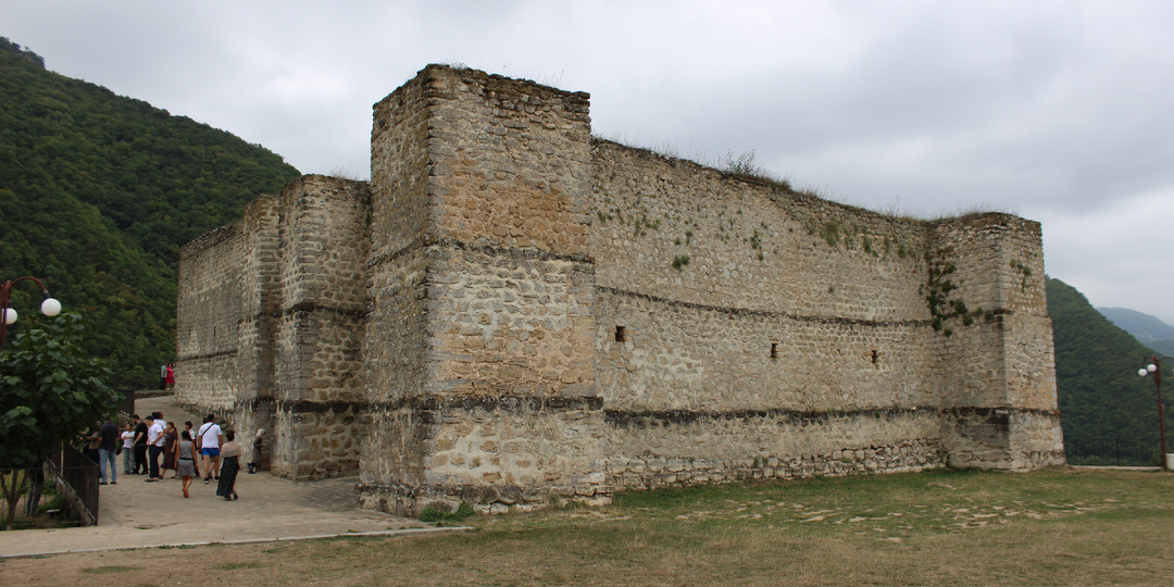 Хучнинская крепость в Дагестане: неожиданно нашли там «Швейцарию», древнюю цитадель и водопад Хучни