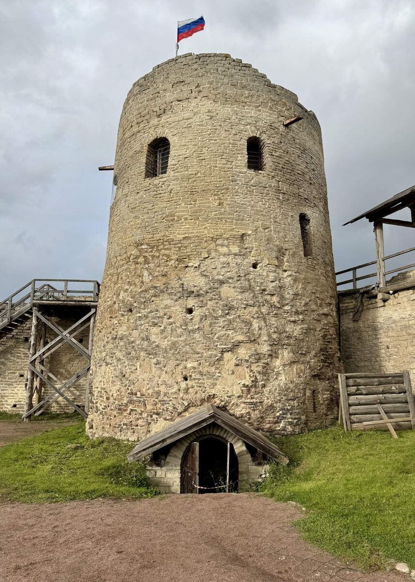 Заглянем внутрь башни?