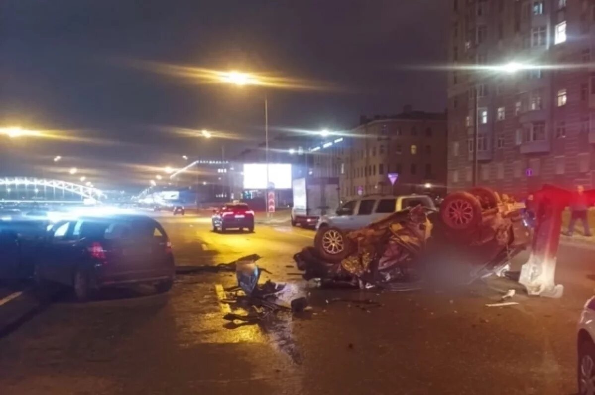    Один погиб, двое в тяжёлом состоянии: в Петербурге столкнулись три иномарки