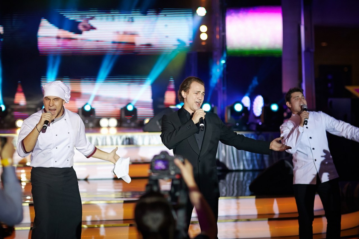 Фото с сайта https://www.поющиеофицианты.москва/