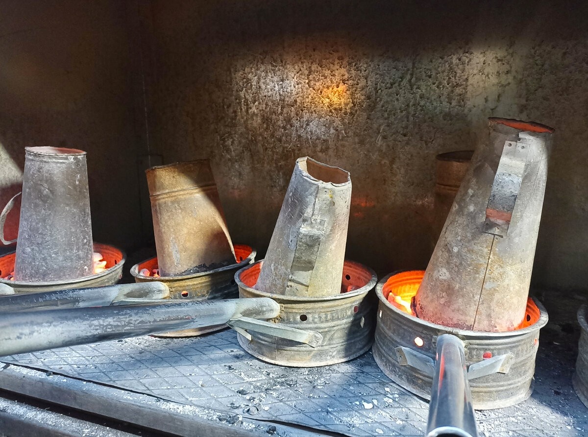 "шапки" для наргиле в чайной недалеко от цистерны Феодосия