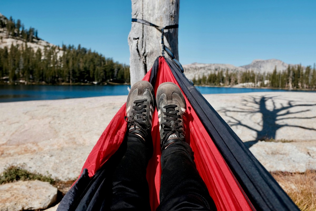 Гамак и тишина воды. То самое ощущение, ради которого мы таскаем снаряжение через перевалы.