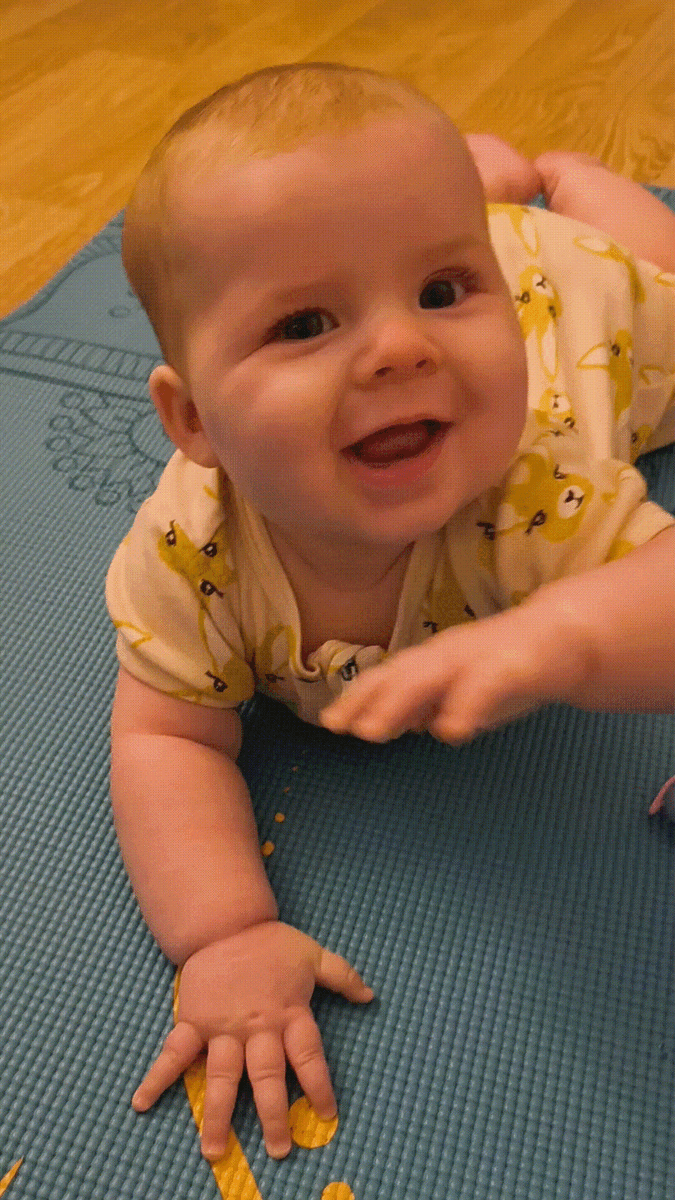 В бассейне пока не снимала, т.к. сосредоточена была на адаптации и поддержке Верунчика