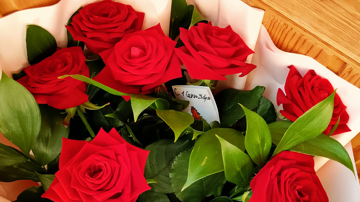 Мне было приятно бы хотя бы раз в месяц такие букеты получать. Сразу и настроение лучше становится. 