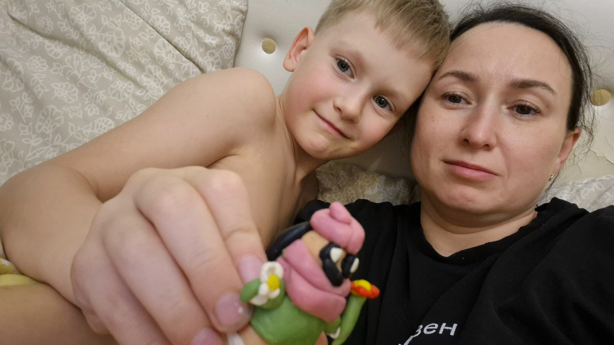 Захар слепил маму))) 