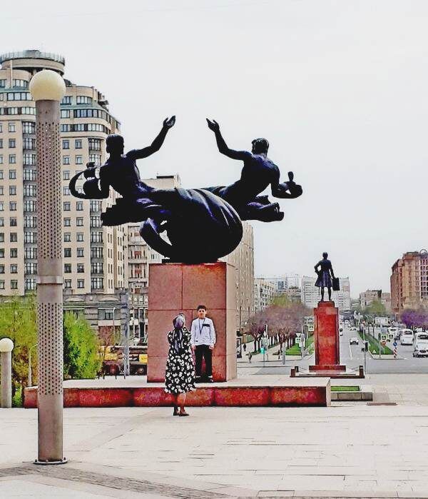 У гостиницы Прибалтийская /фото из личного архива, 2019/