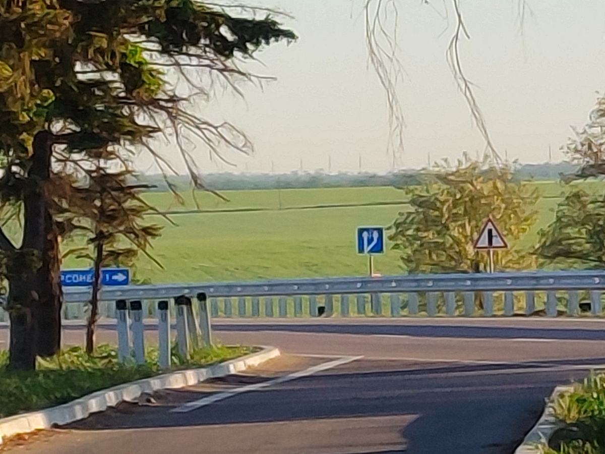 Везде отбойники. Разворота нет.