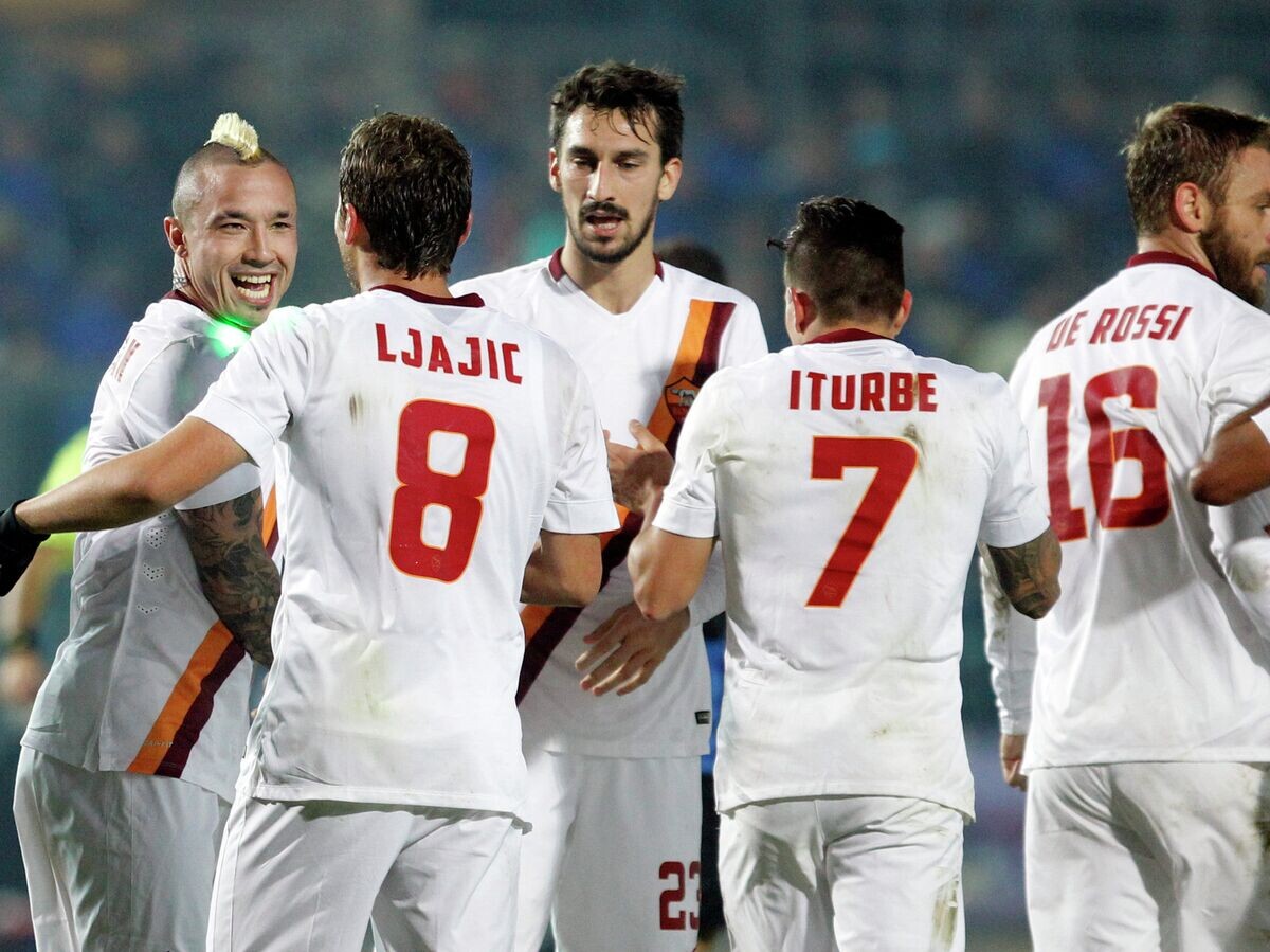    Футболисты "Ромы"© AP Photo / Felice Calabro