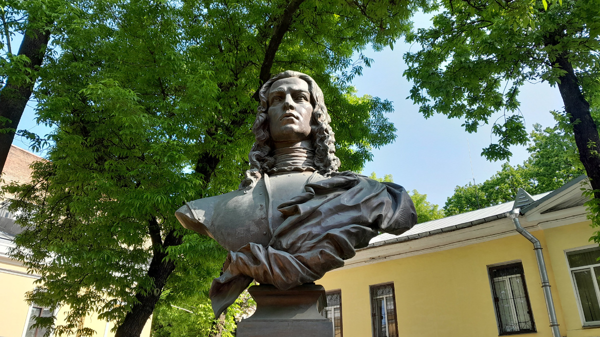 Антон Девиер. Симпатичный полицейский. 