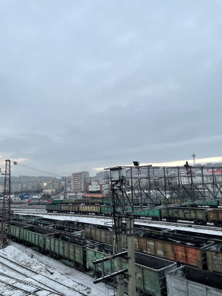 Железнодорожные пути, центр Мурманска, декабрь, 2022