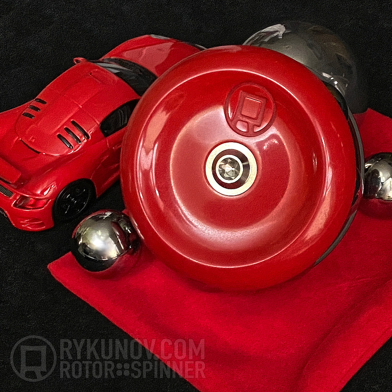 Каждый изгиб корпуса RYKUNOV ROTOR - отсылка к миру техники.