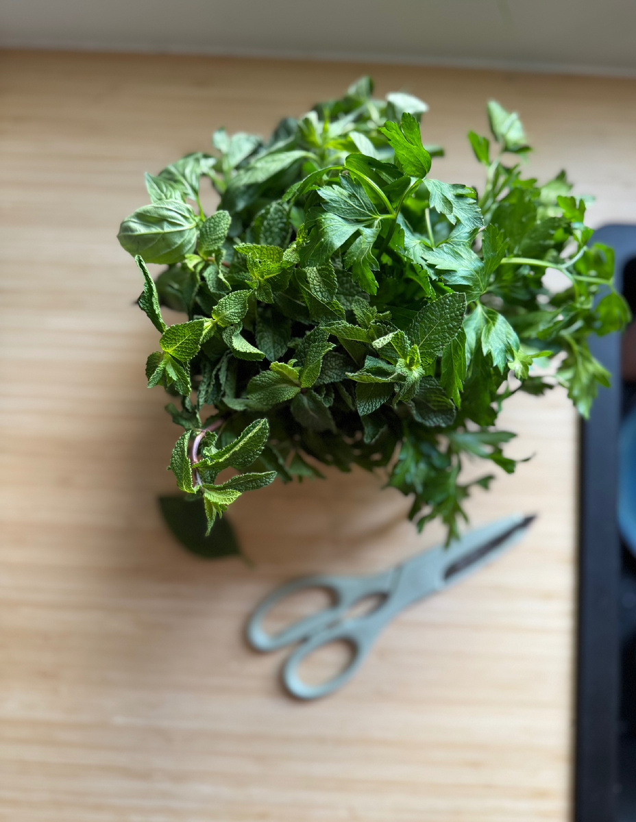 Просто букетик зелени на моей кухне 