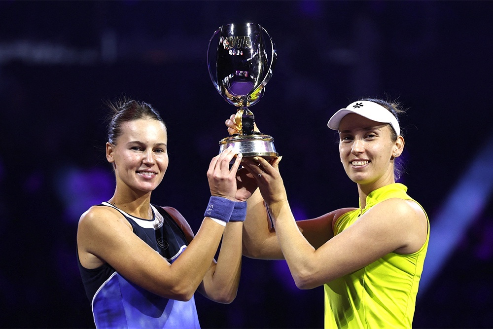    Для Вероники Кудерметовой (слева) этот титул более осознанный. Они с Элизе Мертенс добились своей цели. / REUTERS