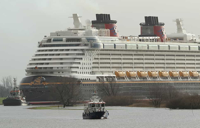 Тяжёлая работа буксира