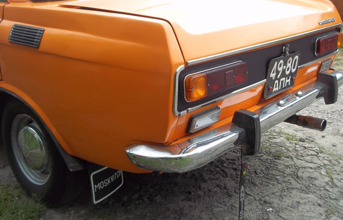 Крепить ленты к бамперу придумали советские водители.