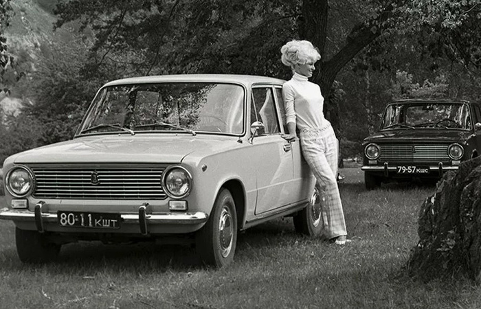 Металл является хорошим проводником статического электричества.